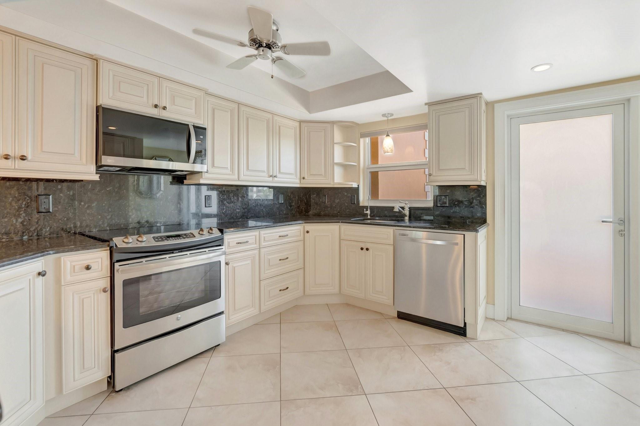 725 N Riverside Dr 205