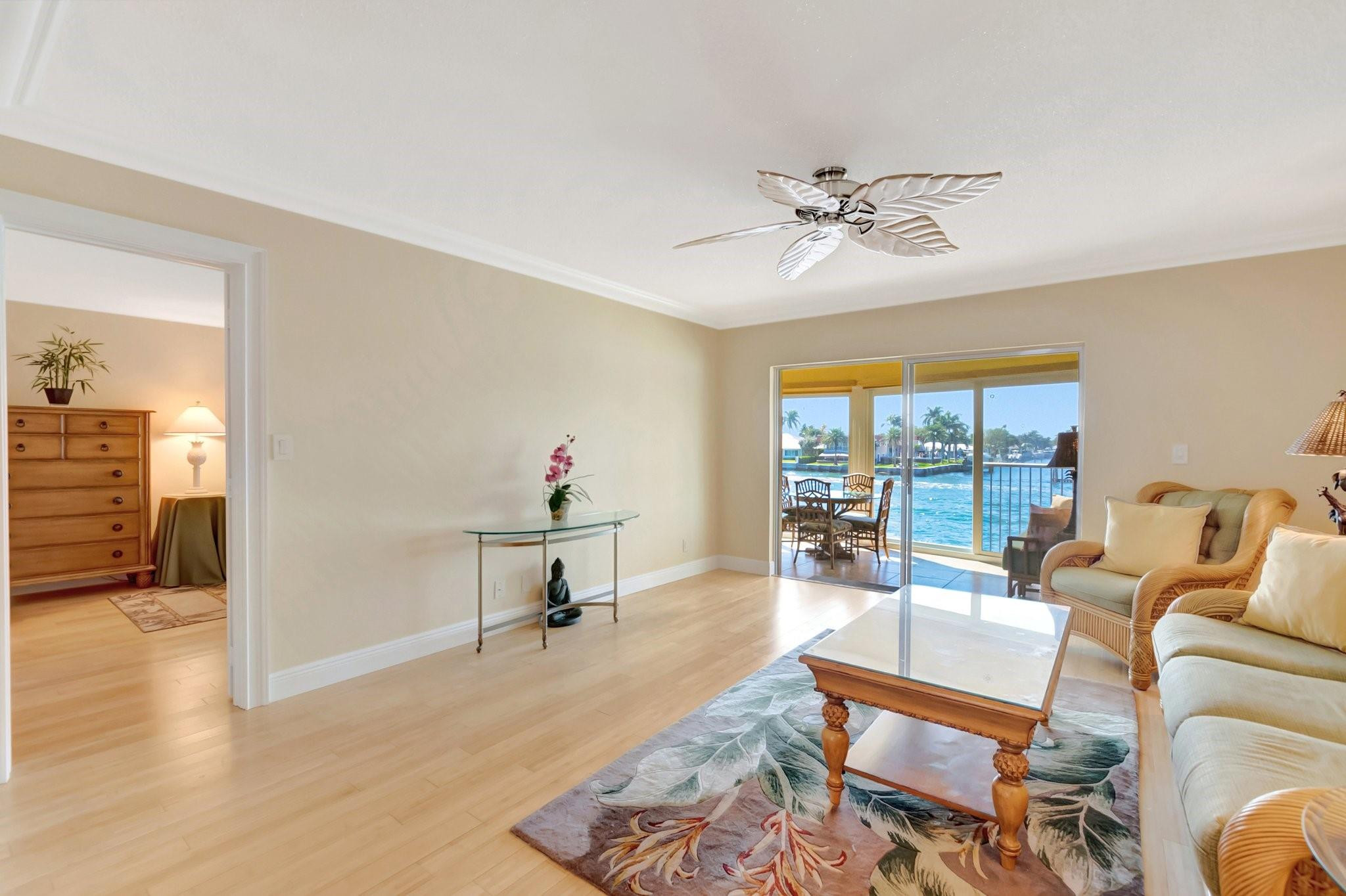 725 N Riverside Dr 205