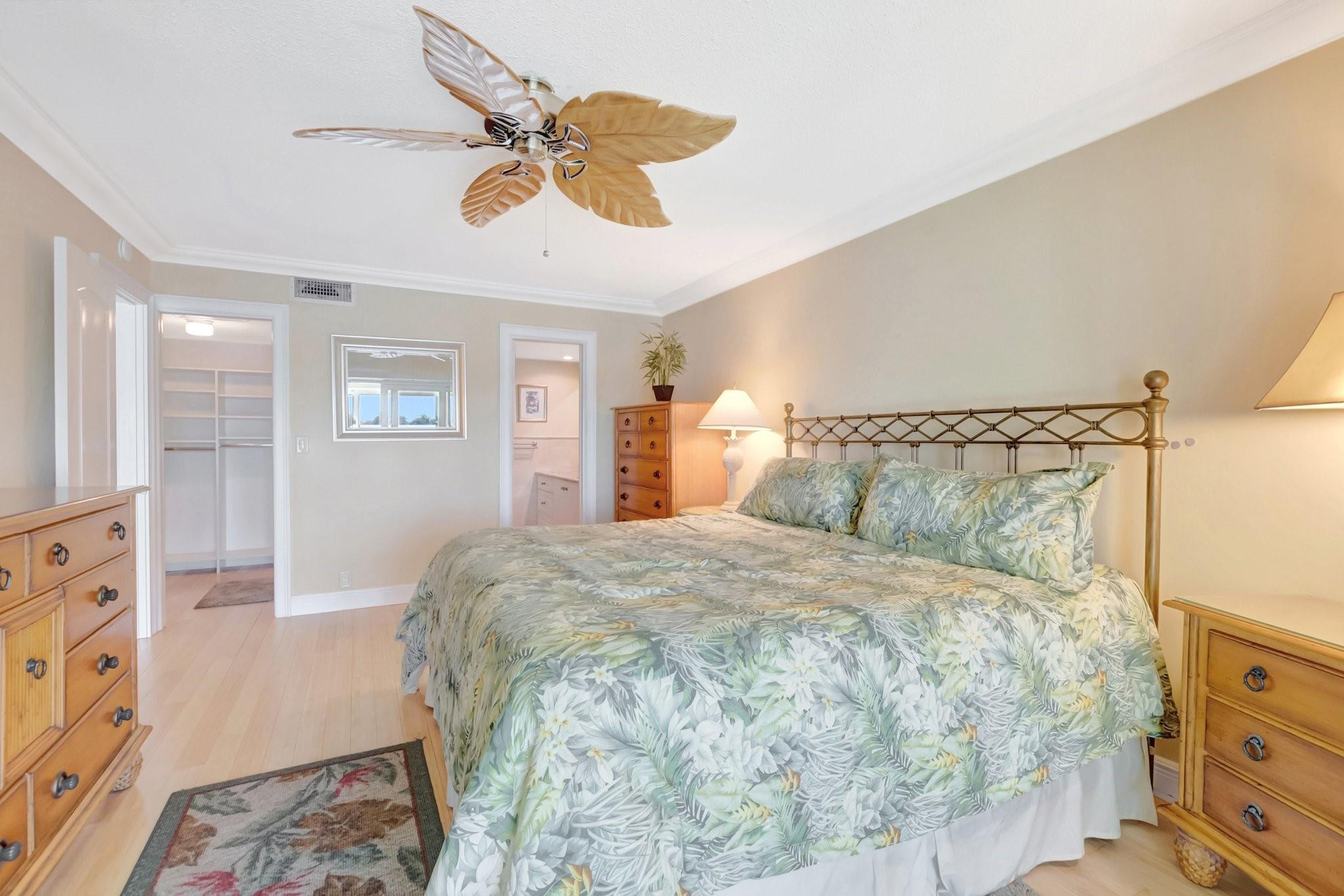 725 N Riverside Dr 205