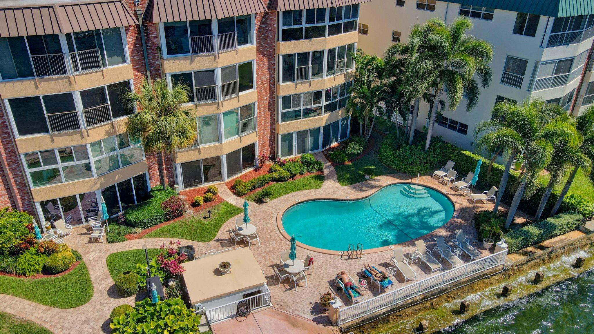 725 N Riverside Dr 205