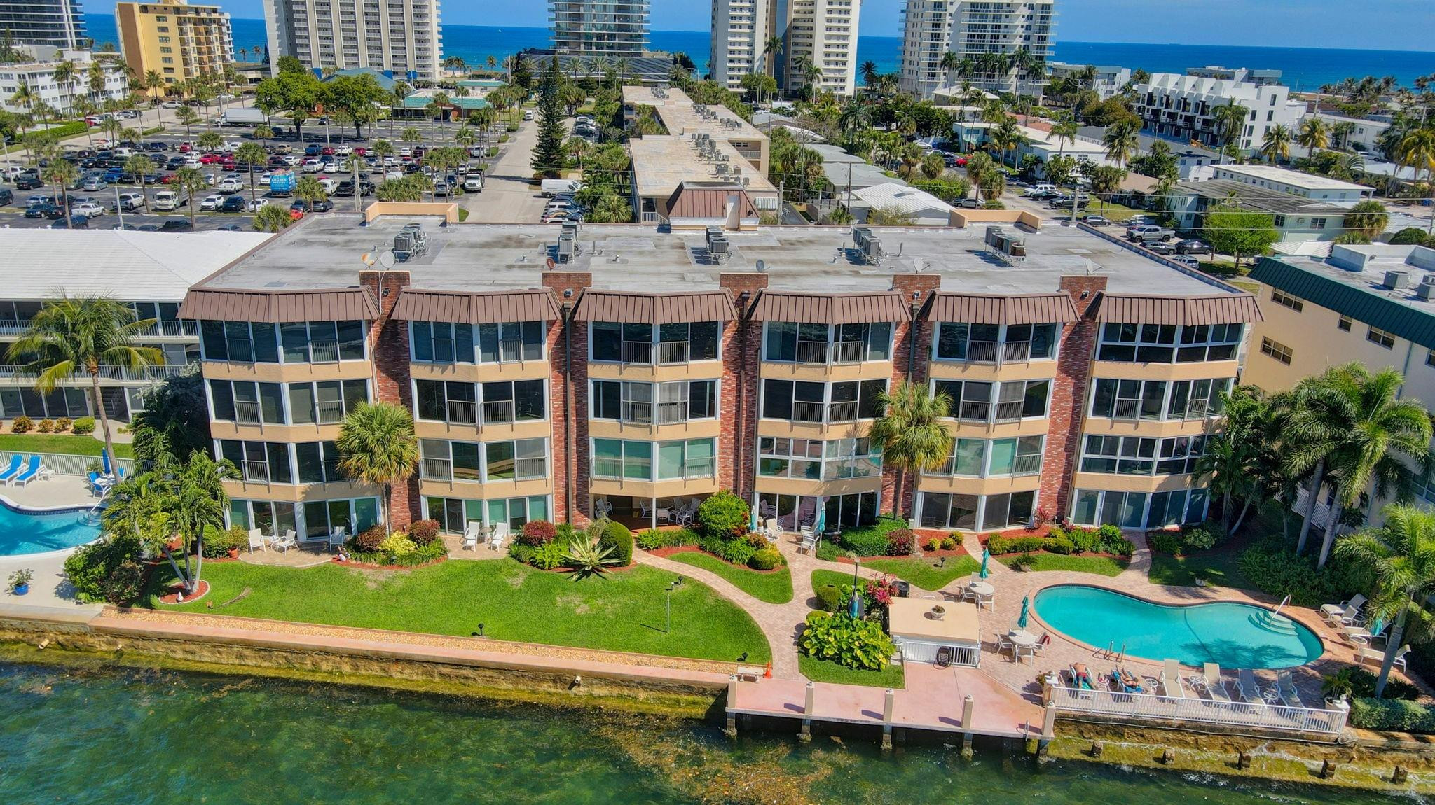 725 N Riverside Dr 205