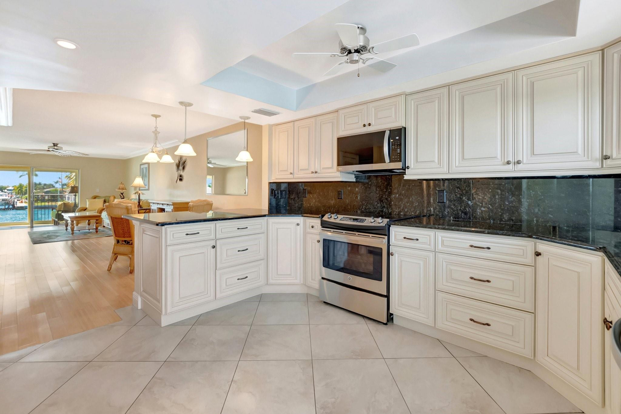 725 N Riverside Dr 205