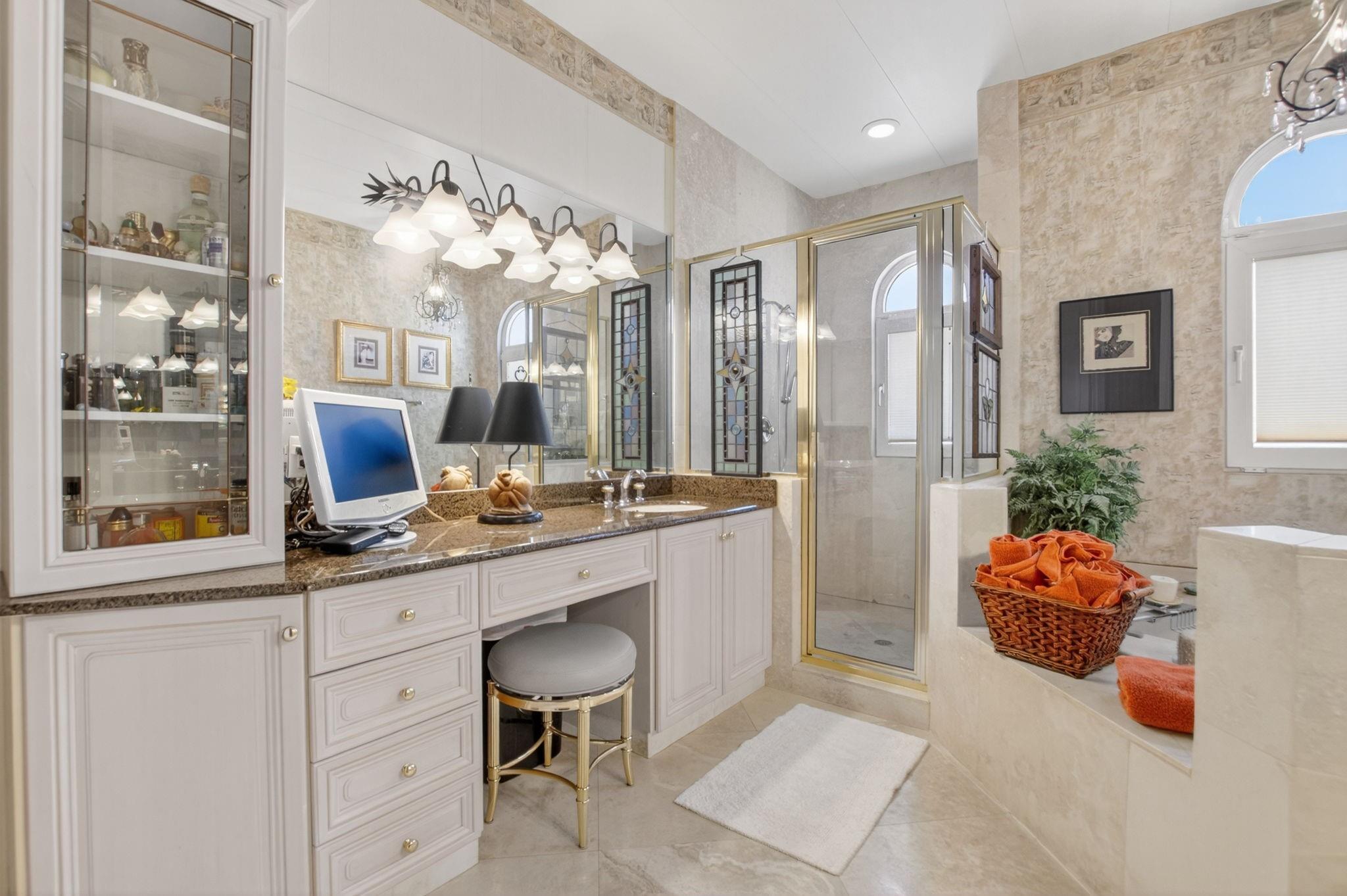 1754 Bay Dr 1754