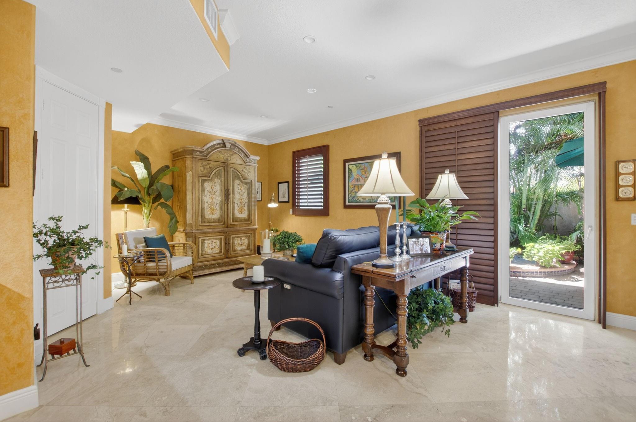 1754 Bay Dr 1754