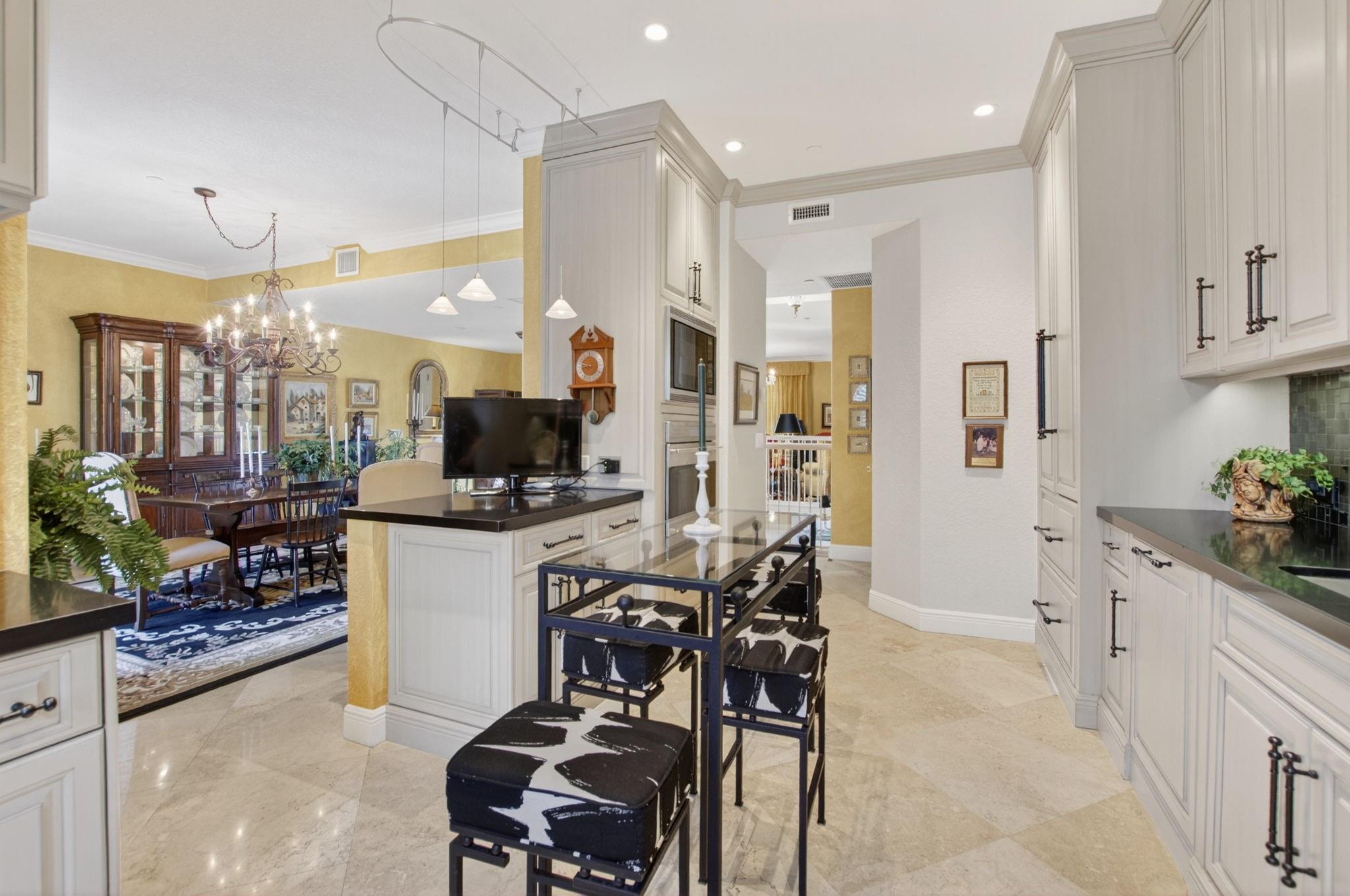 1754 Bay Dr 1754