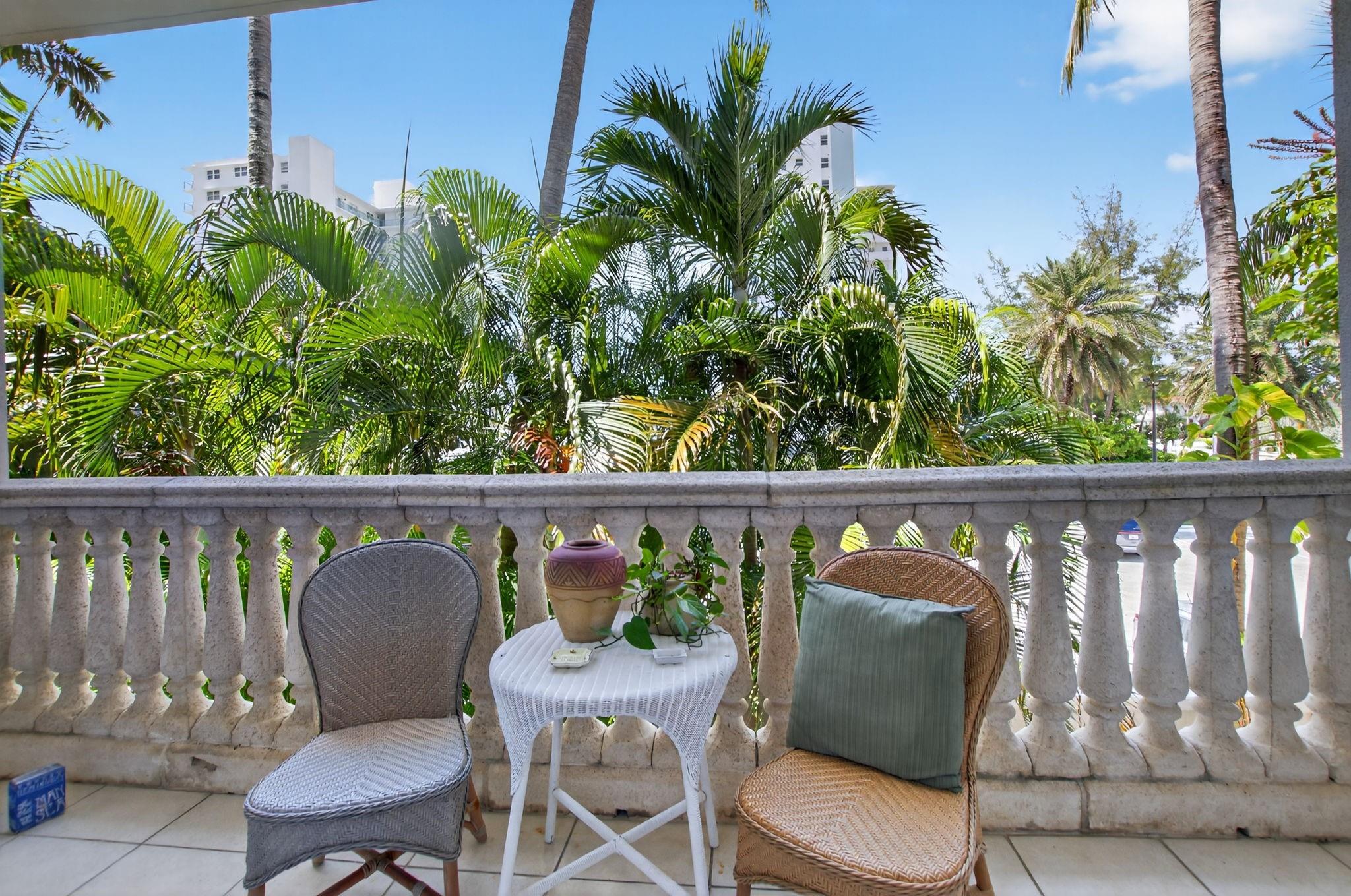 1754 Bay Dr 1754