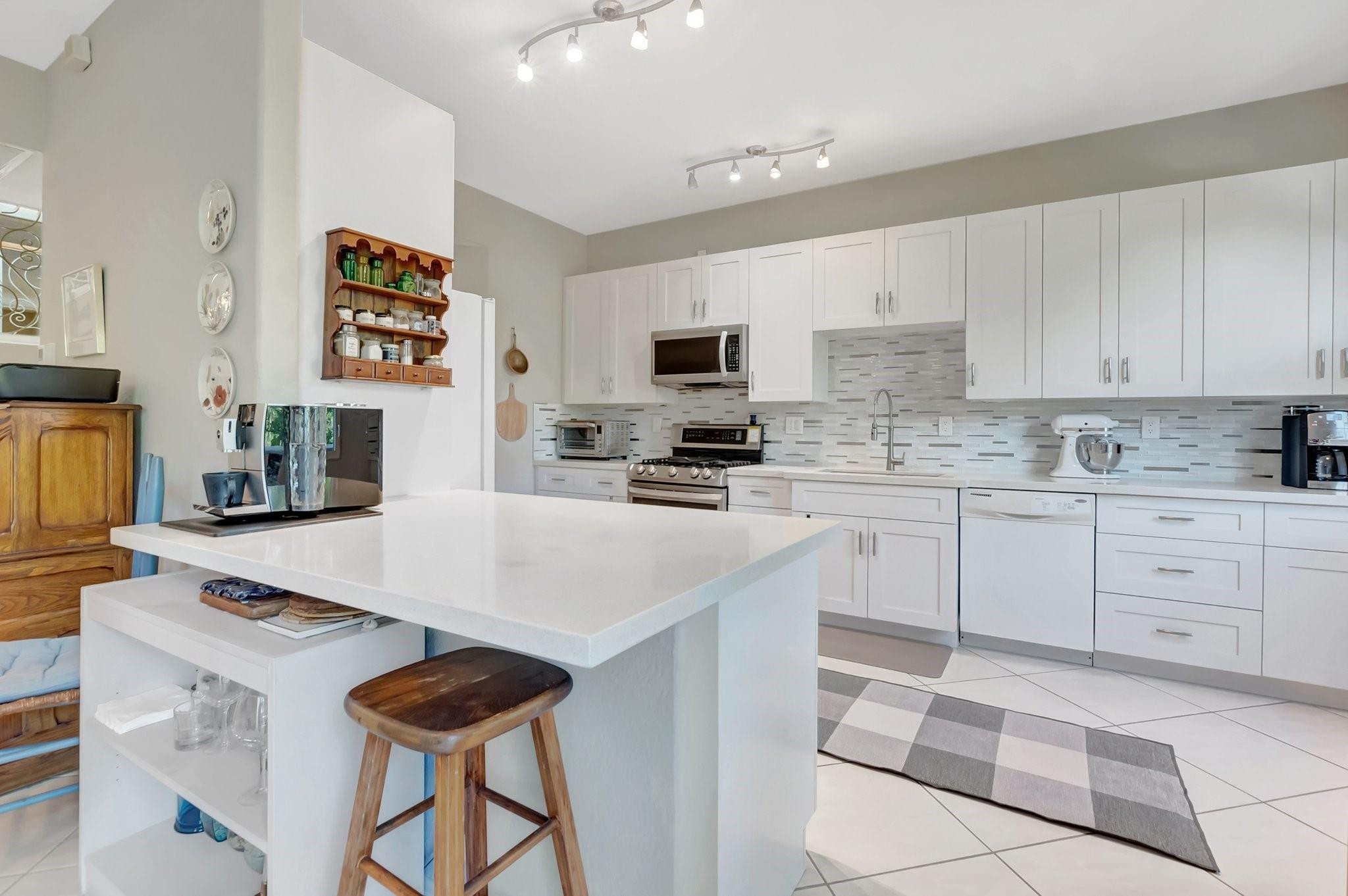 1776 Bay Dr