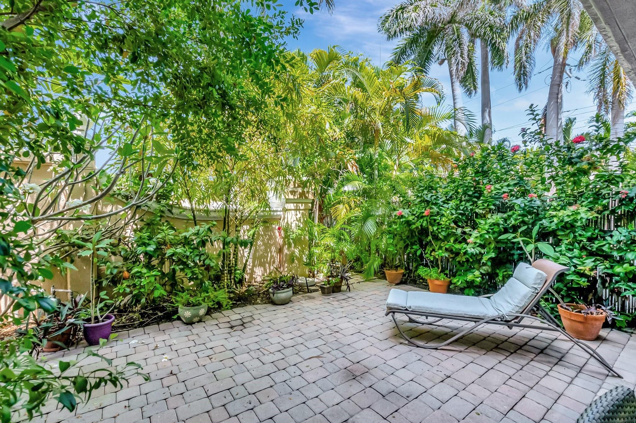 1776 Bay Dr