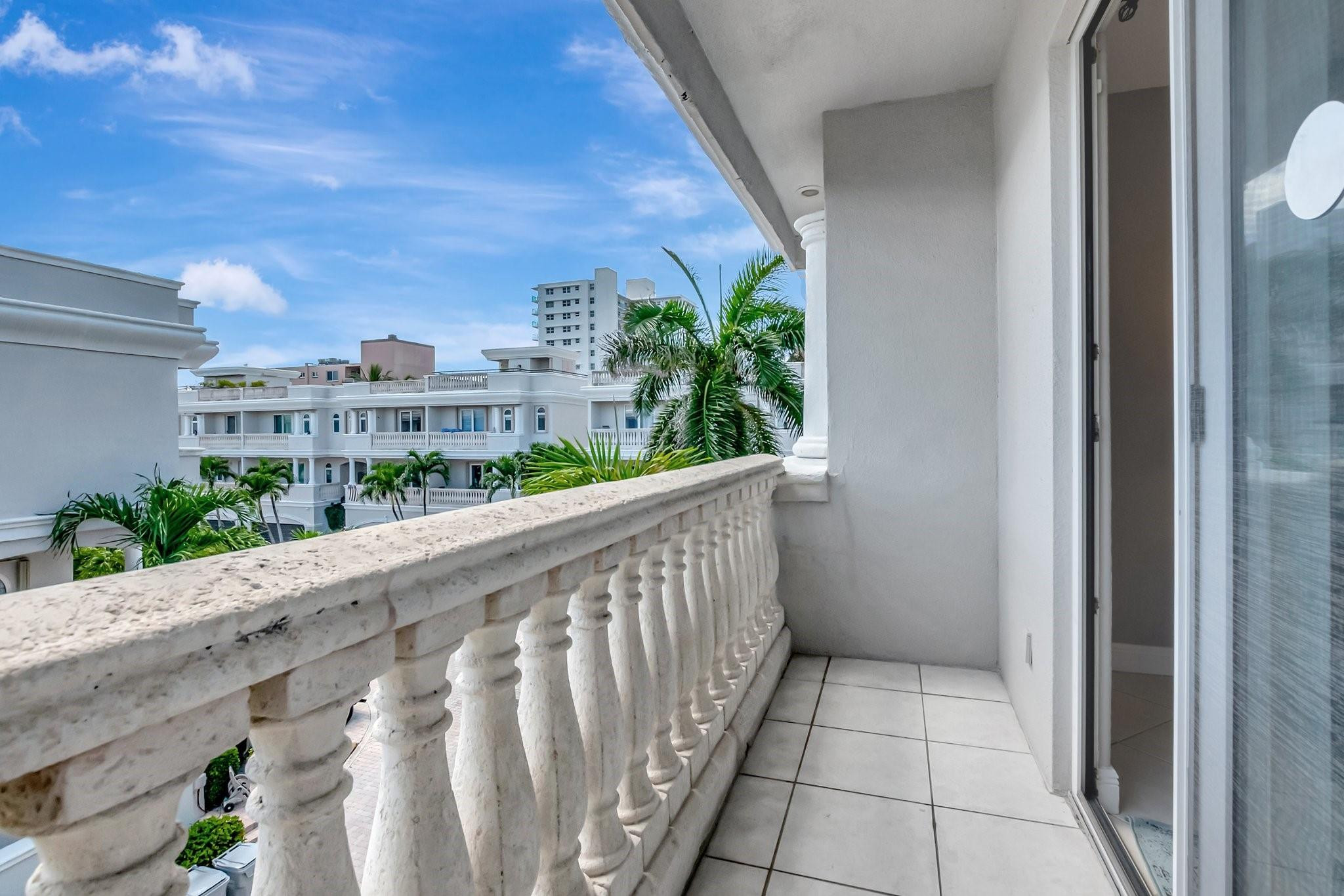 1776 Bay Dr
