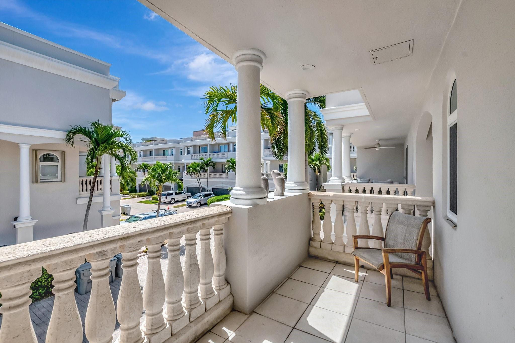 1776 Bay Dr