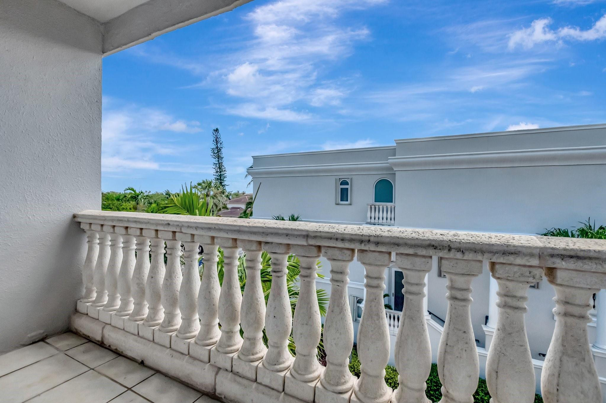 1776 Bay Dr
