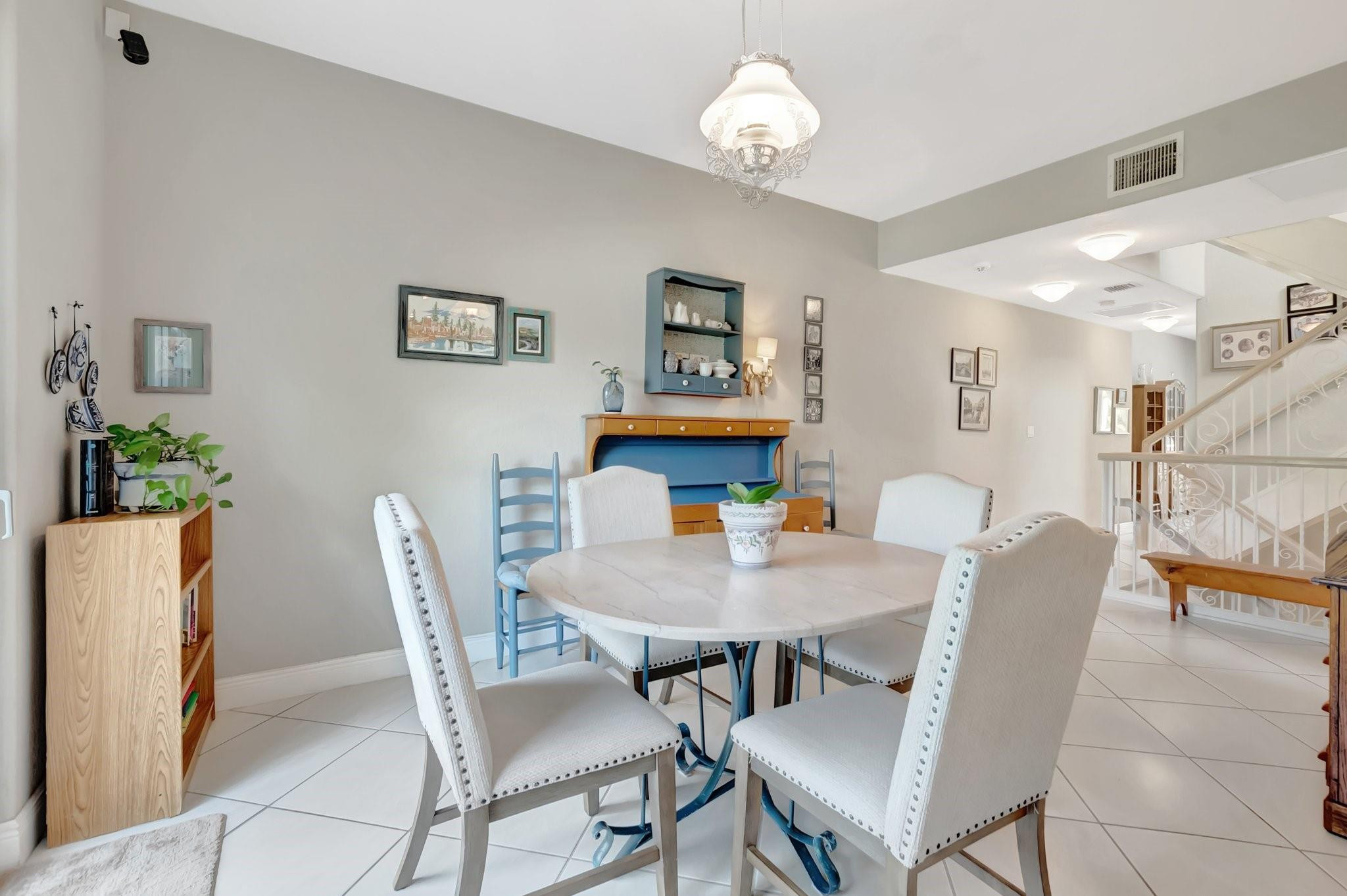 1776 Bay Dr
