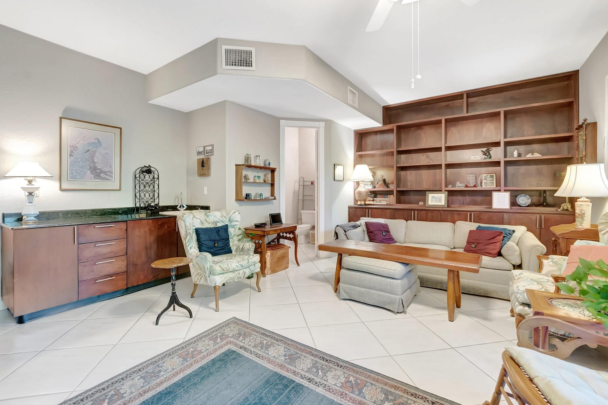 1776 Bay Dr