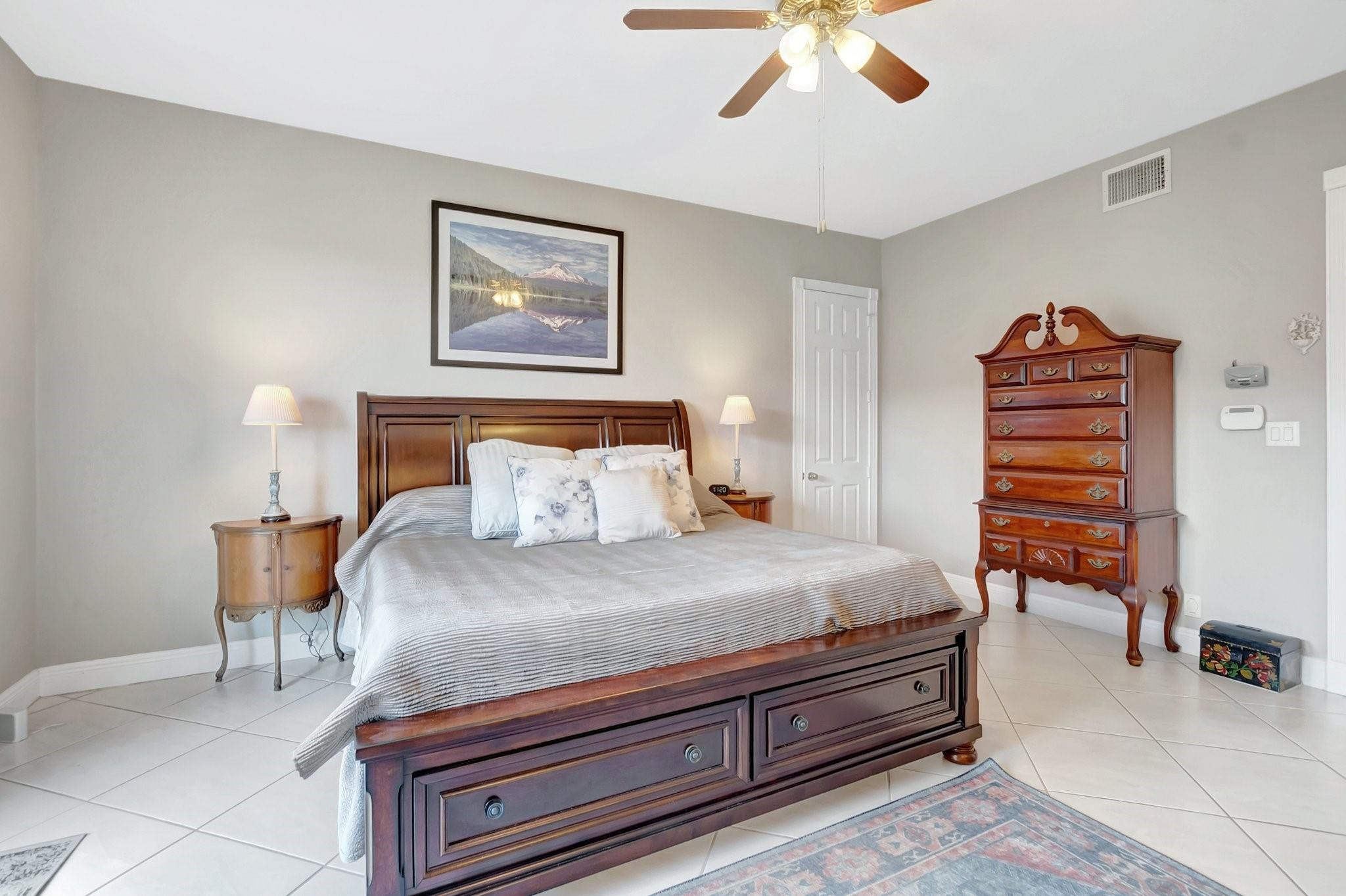 1776 Bay Dr