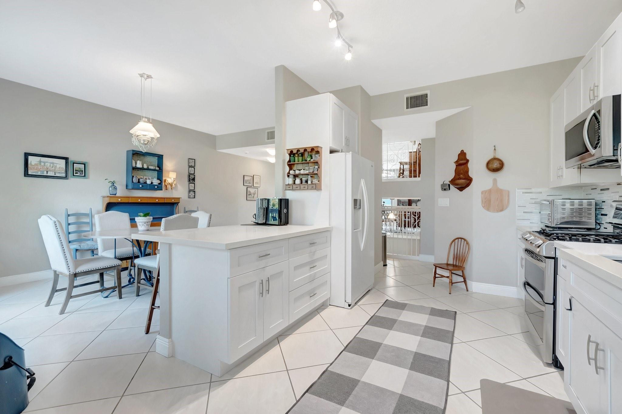 1776 Bay Dr