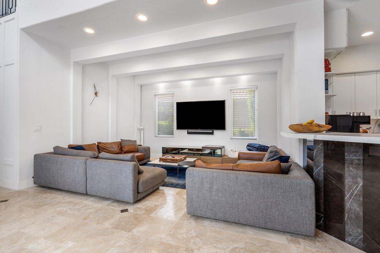 715 NW 101st Terrace