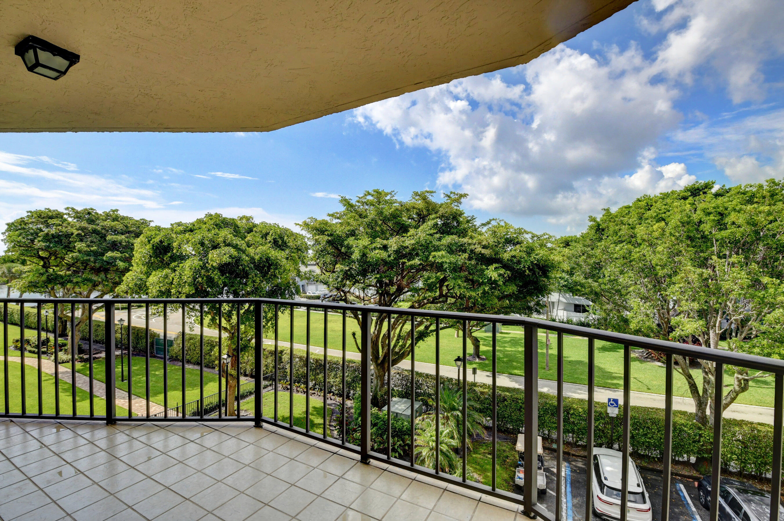 859 Jeffery Street Unit: 409