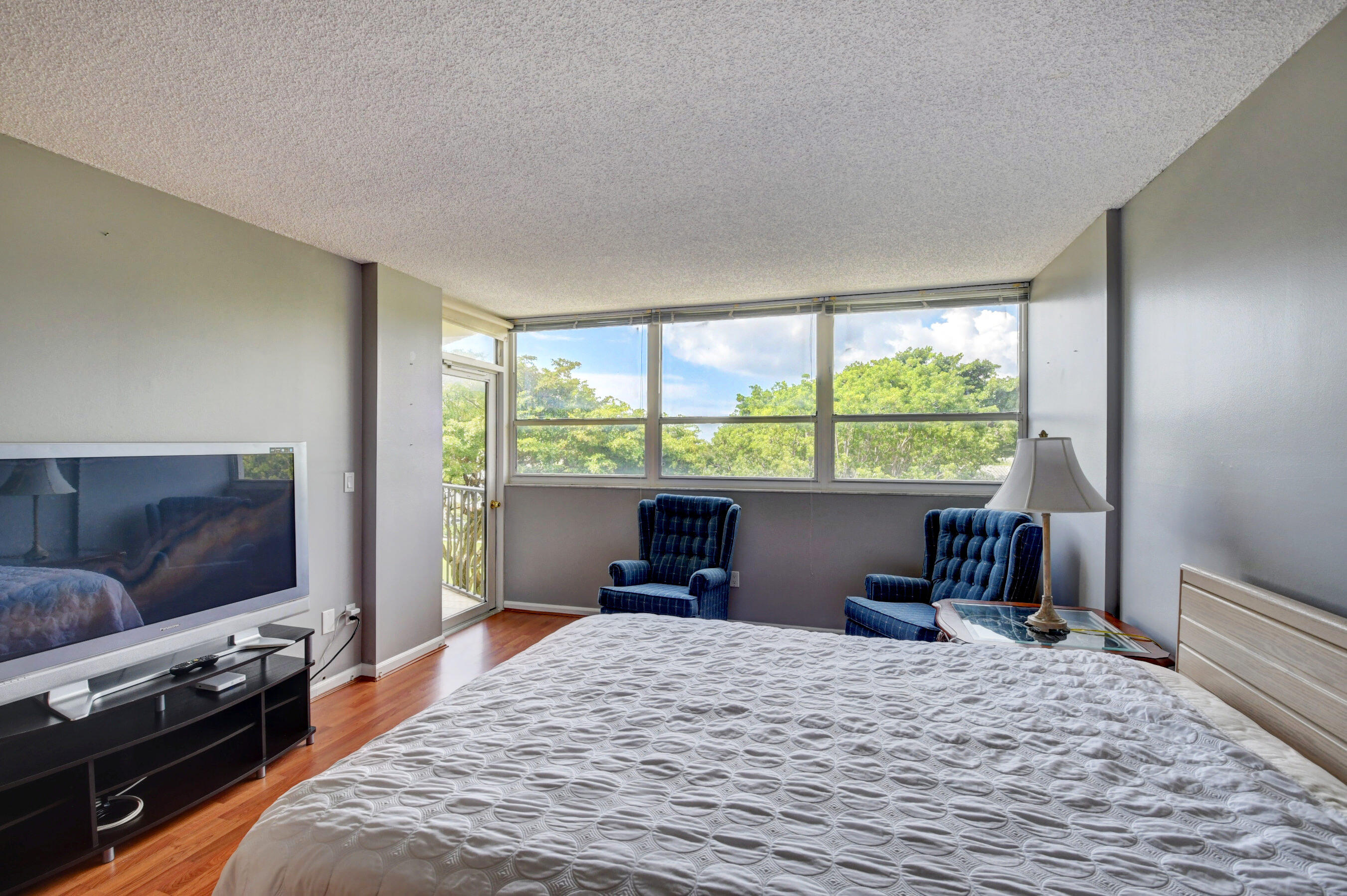 859 Jeffery Street Unit: 409