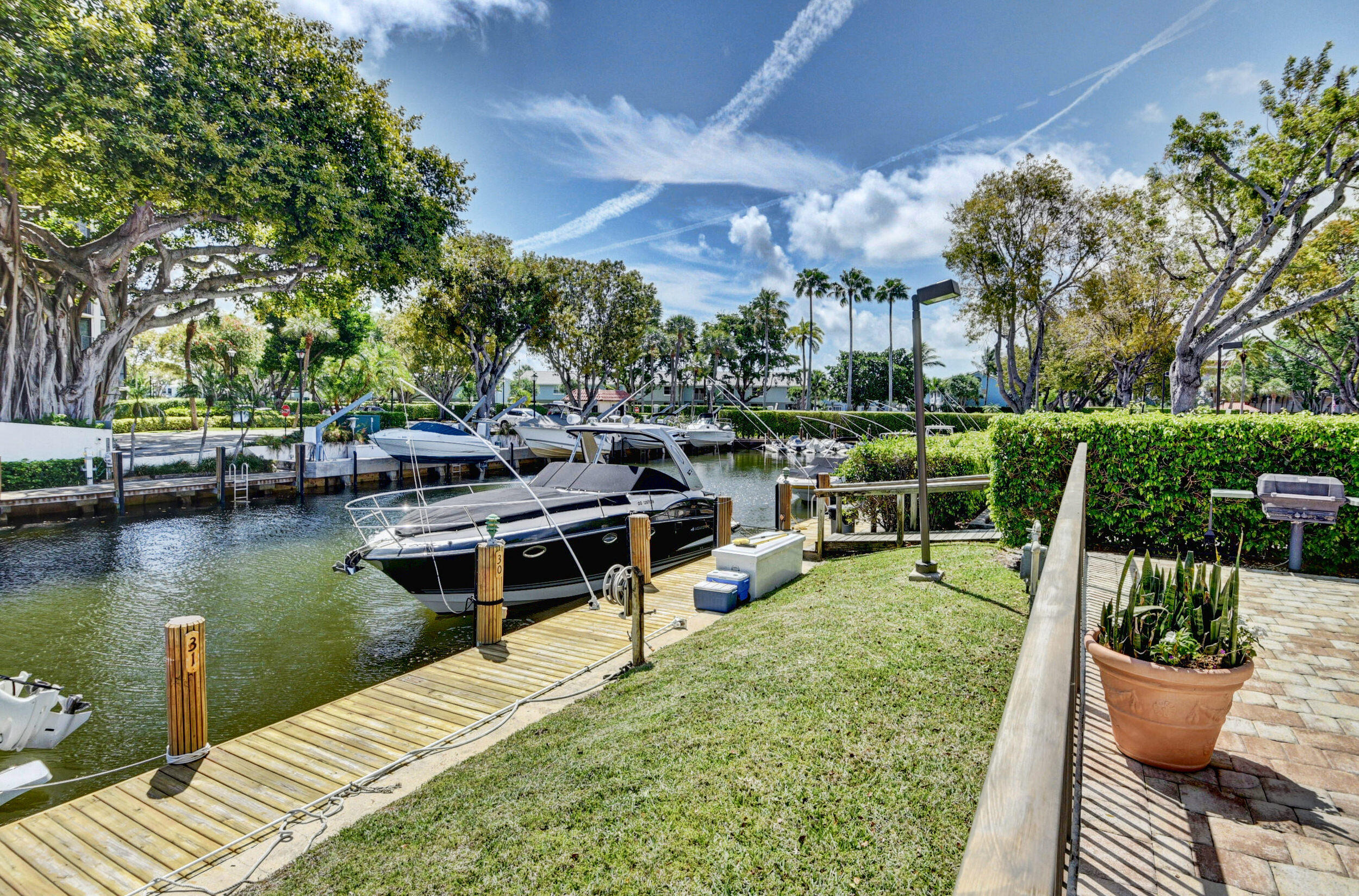 859 Jeffery Street Unit: 409