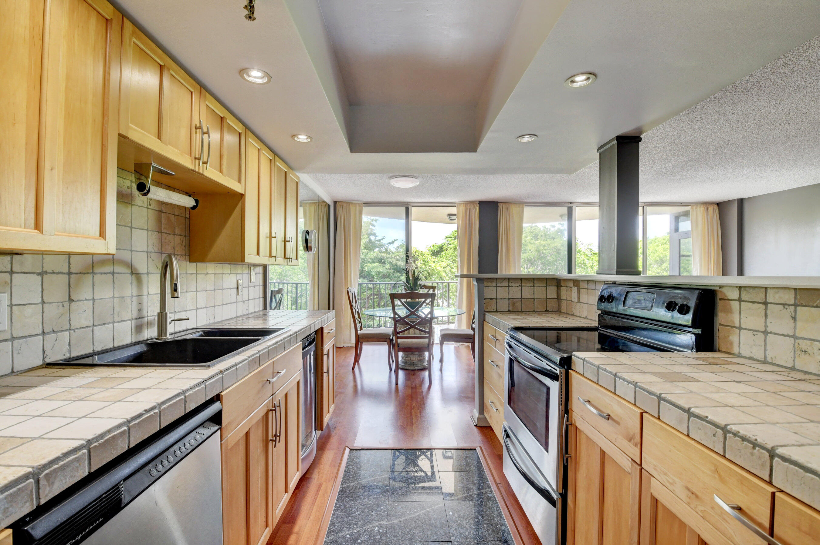 859 Jeffery Street Unit: 409
