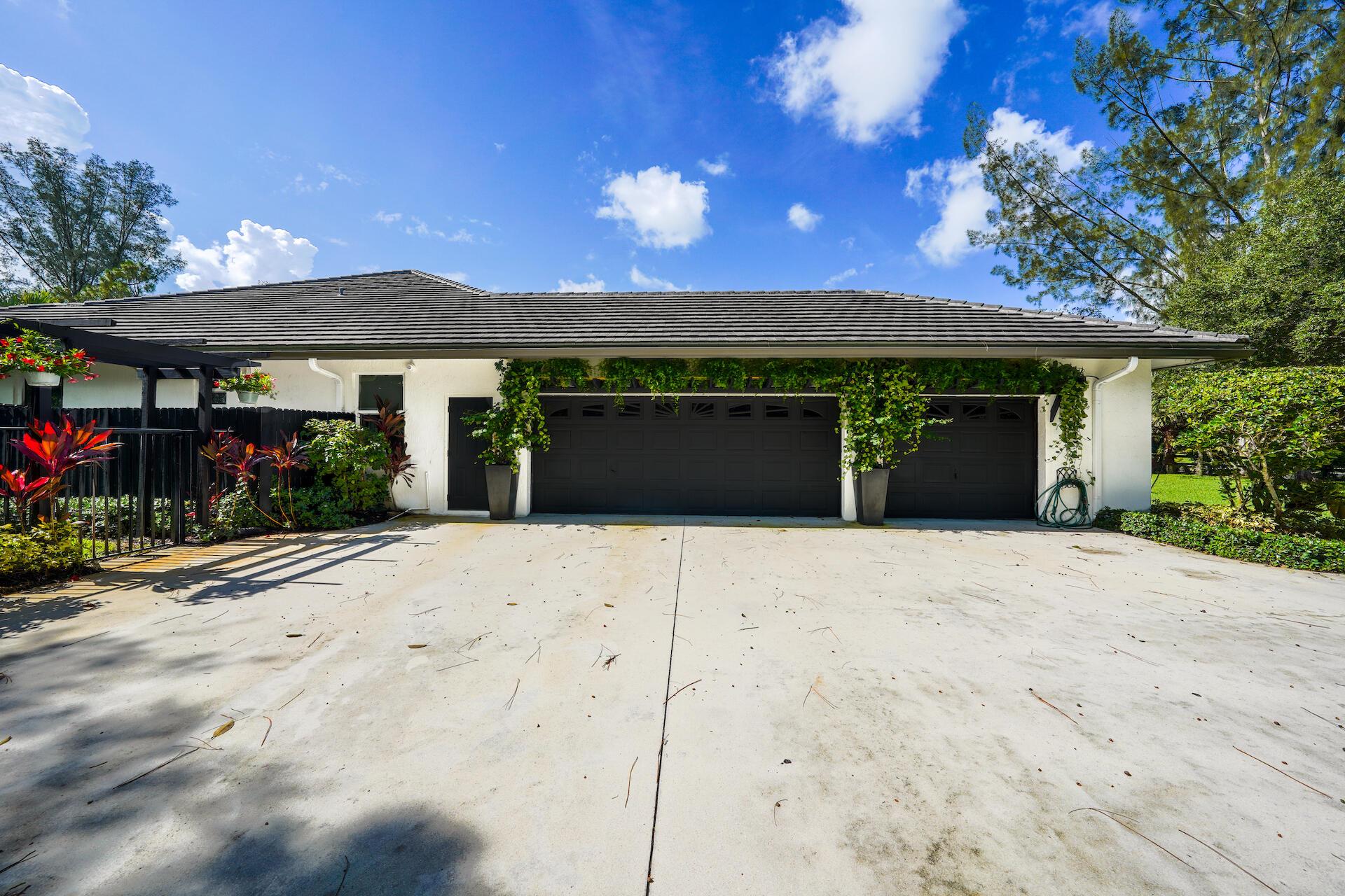 6836 NW 66th Way
