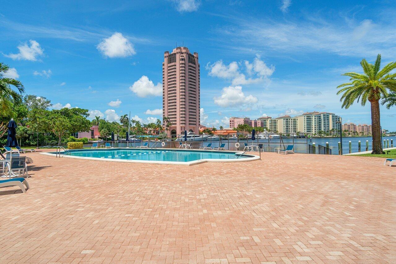 701 E Camino Real Unit: 8e