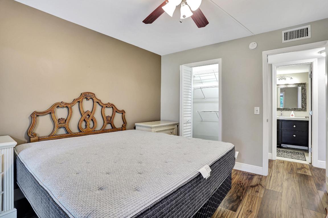 2041 Lyndhurst J Unit: 2041