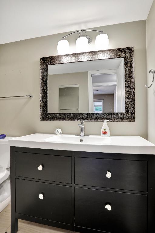 2041 Lyndhurst J Unit: 2041