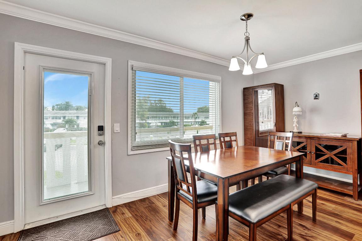 2041 Lyndhurst J Unit: 2041