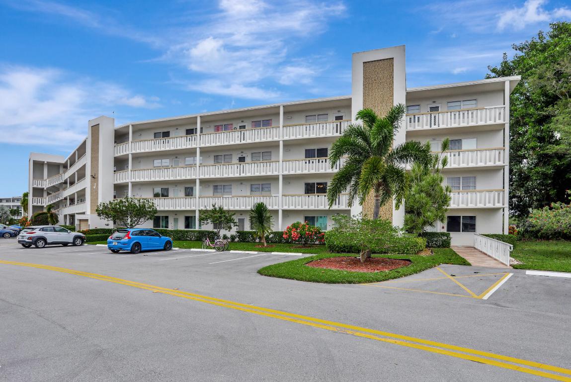 2041 Lyndhurst J Unit: 2041