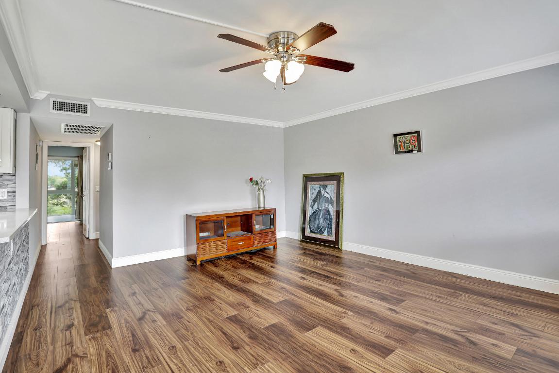 2041 Lyndhurst J Unit: 2041
