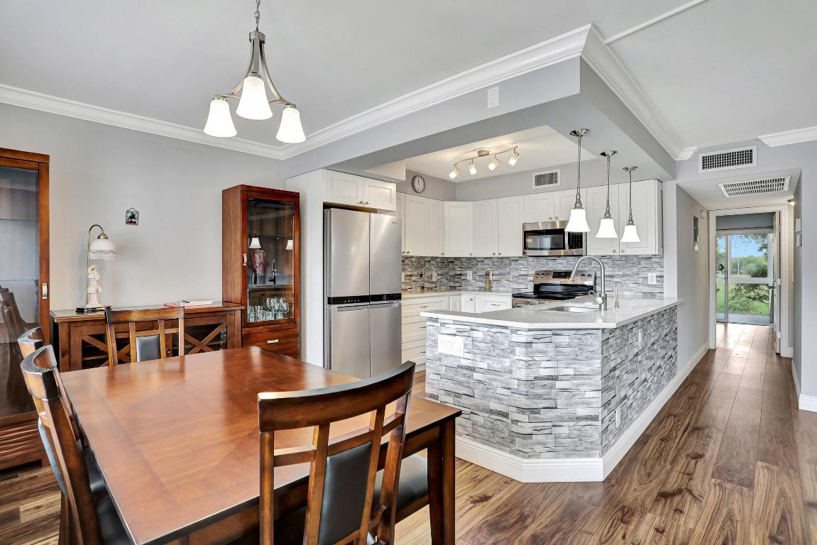 2041 Lyndhurst J Unit: 2041