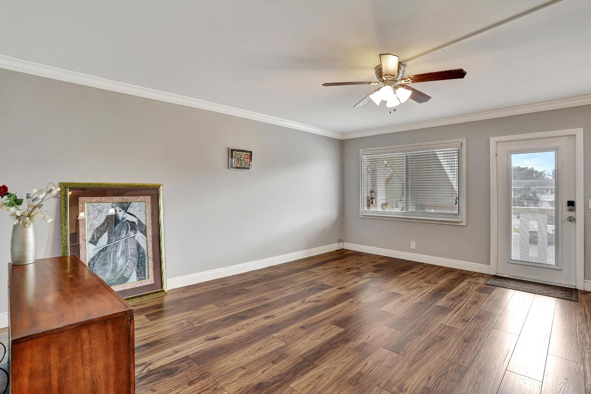 2041 Lyndhurst J Unit: 2041