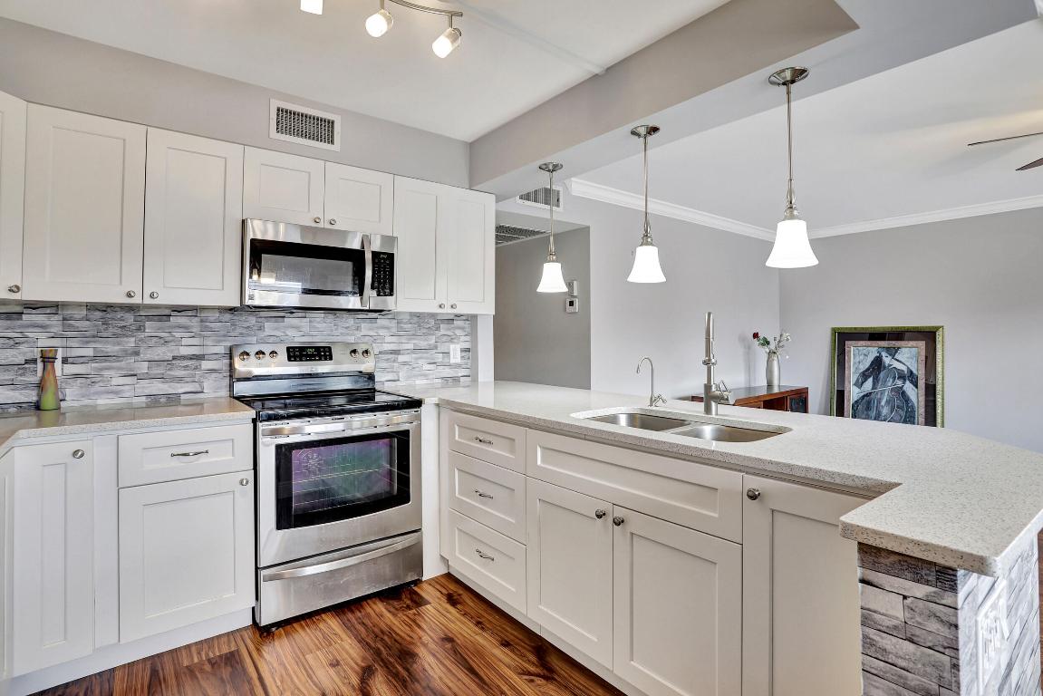 2041 Lyndhurst J Unit: 2041