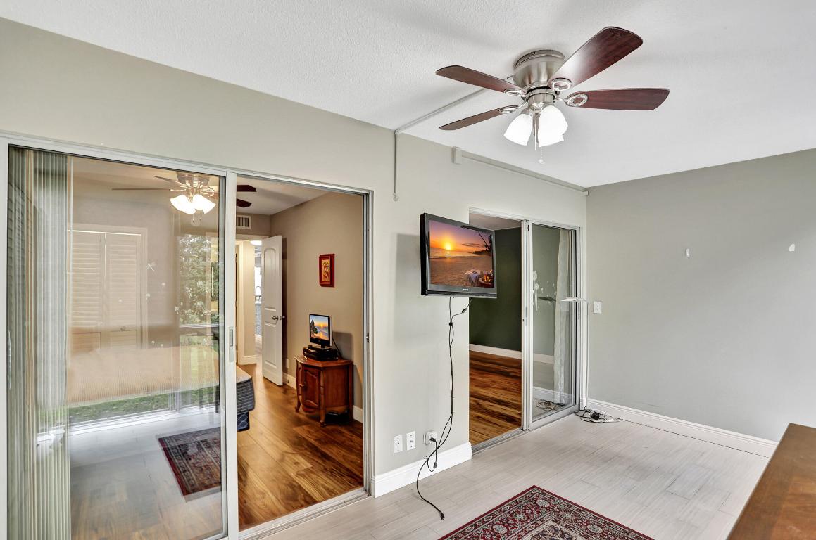 2041 Lyndhurst J Unit: 2041