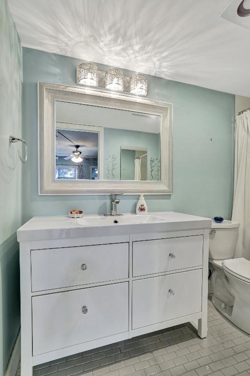 2041 Lyndhurst J Unit: 2041