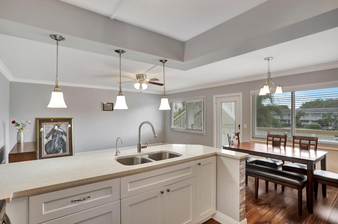 2041 Lyndhurst J Unit: 2041