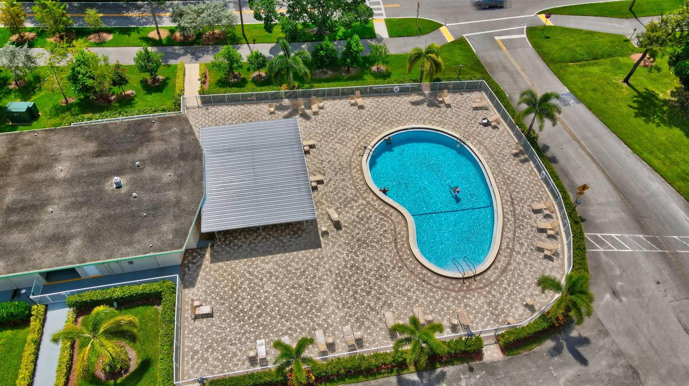 2041 Lyndhurst J Unit: 2041