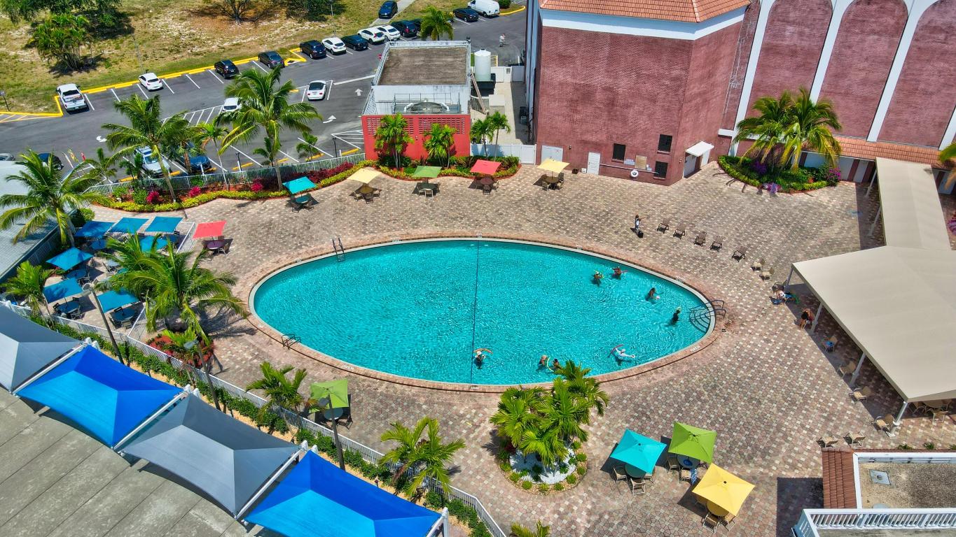 2041 Lyndhurst J Unit: 2041