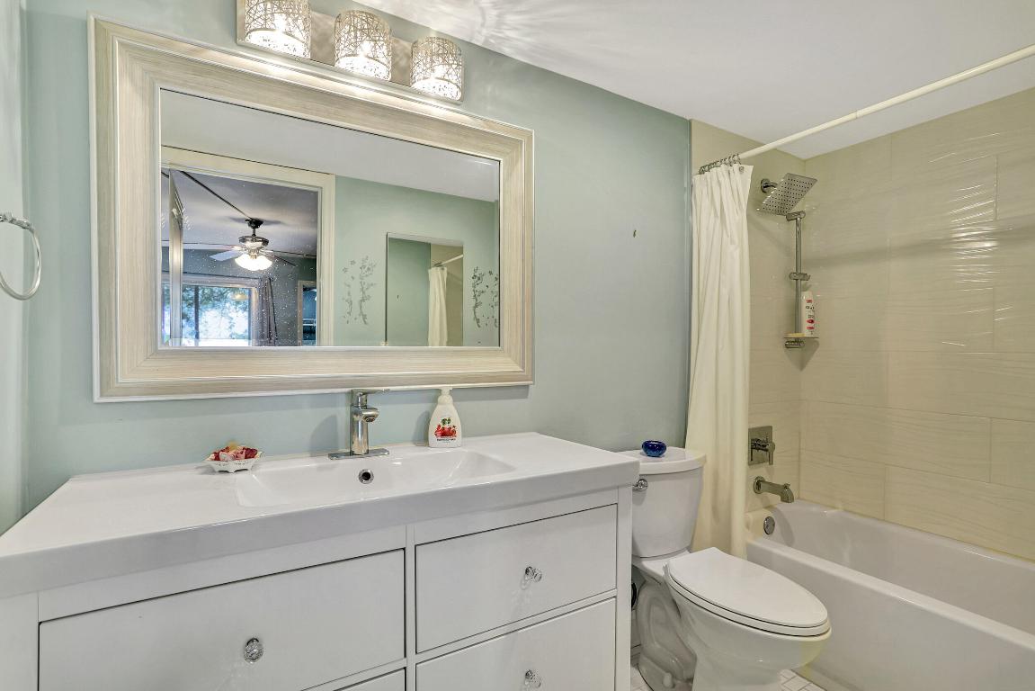 2041 Lyndhurst J Unit: 2041