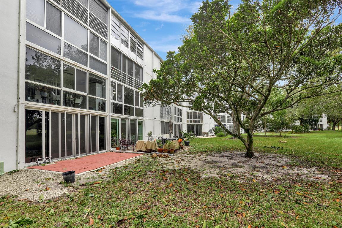 2041 Lyndhurst J Unit: 2041