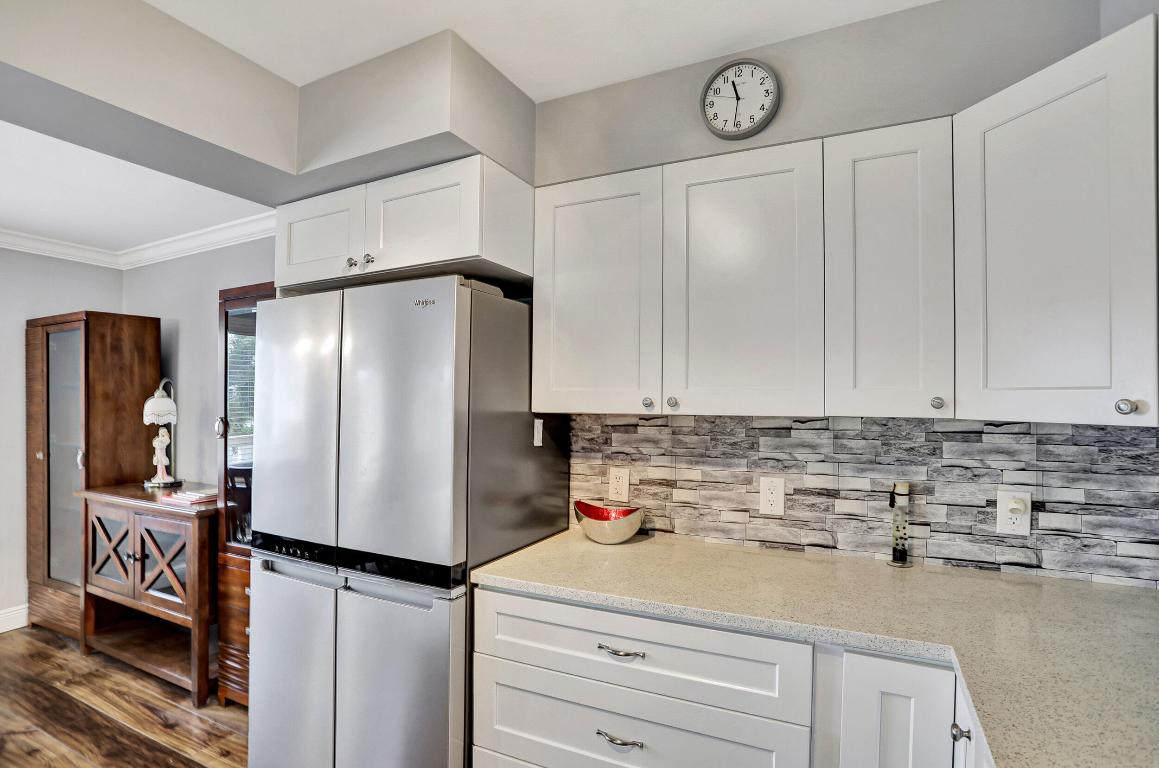 2041 Lyndhurst J Unit: 2041