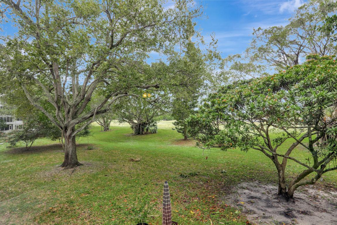 2041 Lyndhurst J Unit: 2041