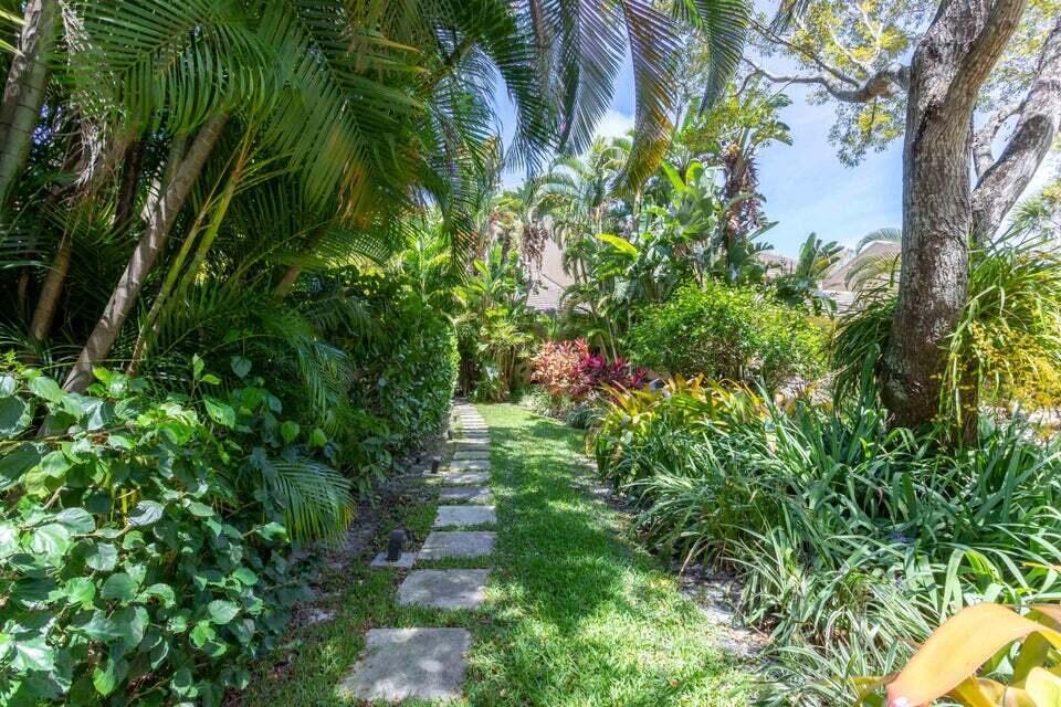 749 St Albans Drive