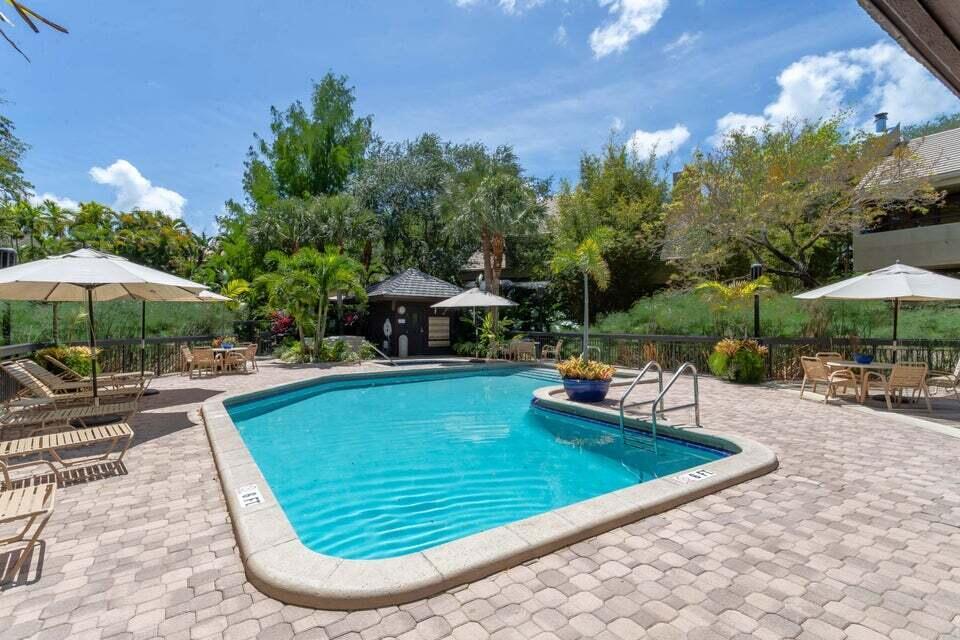 749 St Albans Drive