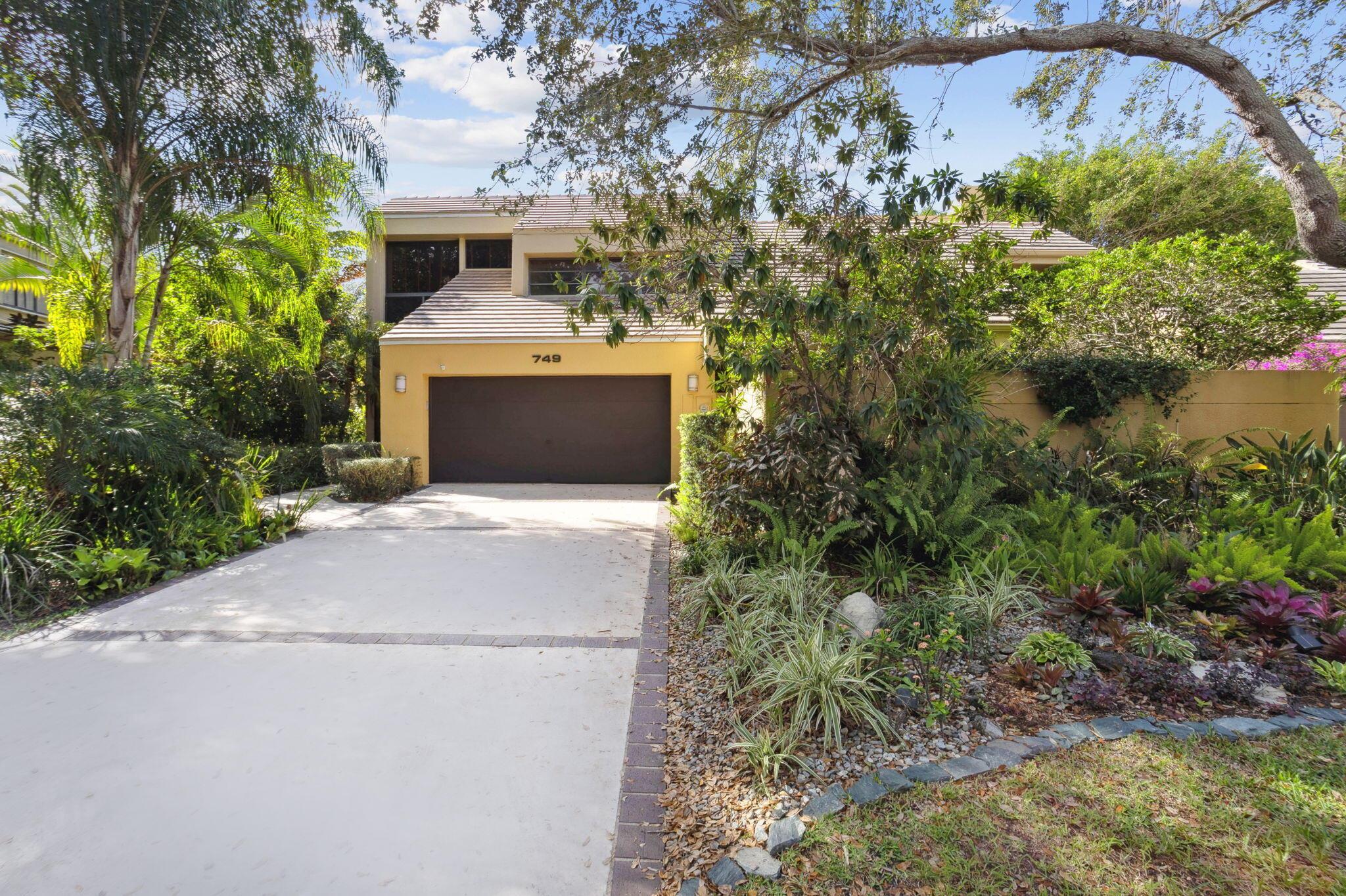 749 St Albans Drive
