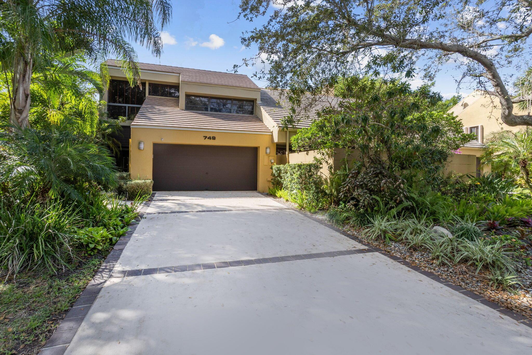 749 St Albans Drive