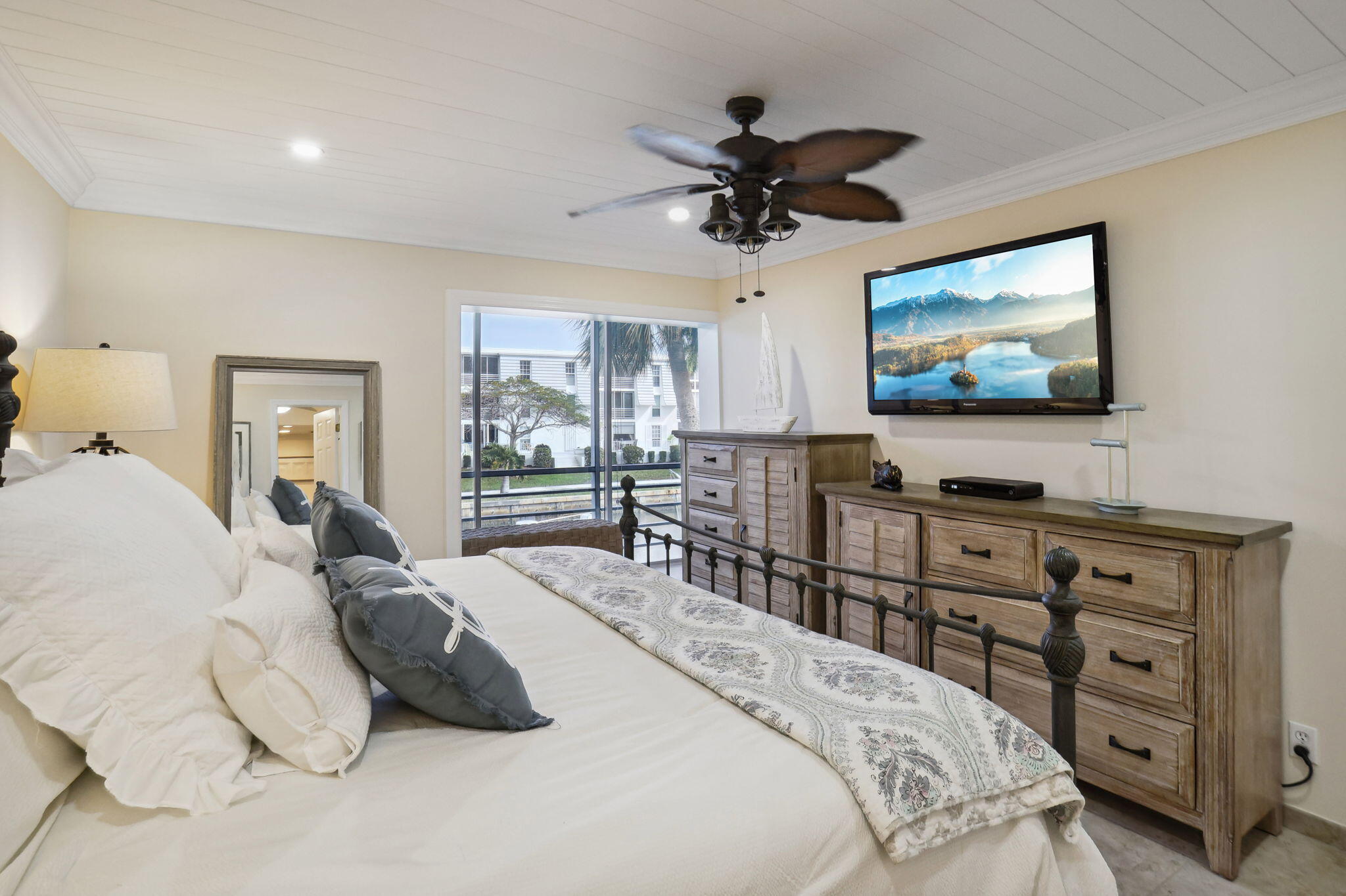 5900 NE 7th Avenue 204s