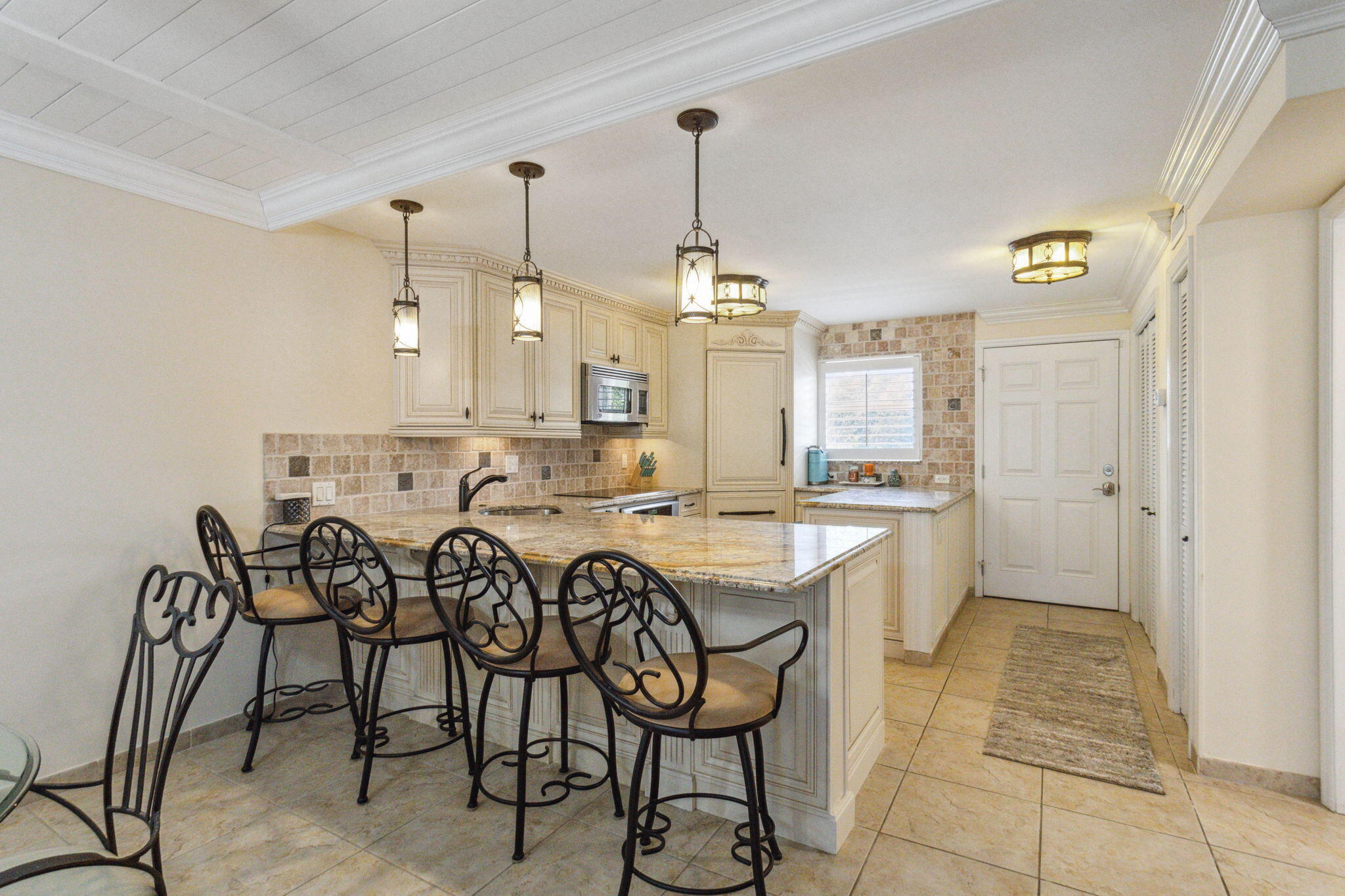 5900 NE 7th Avenue 204s