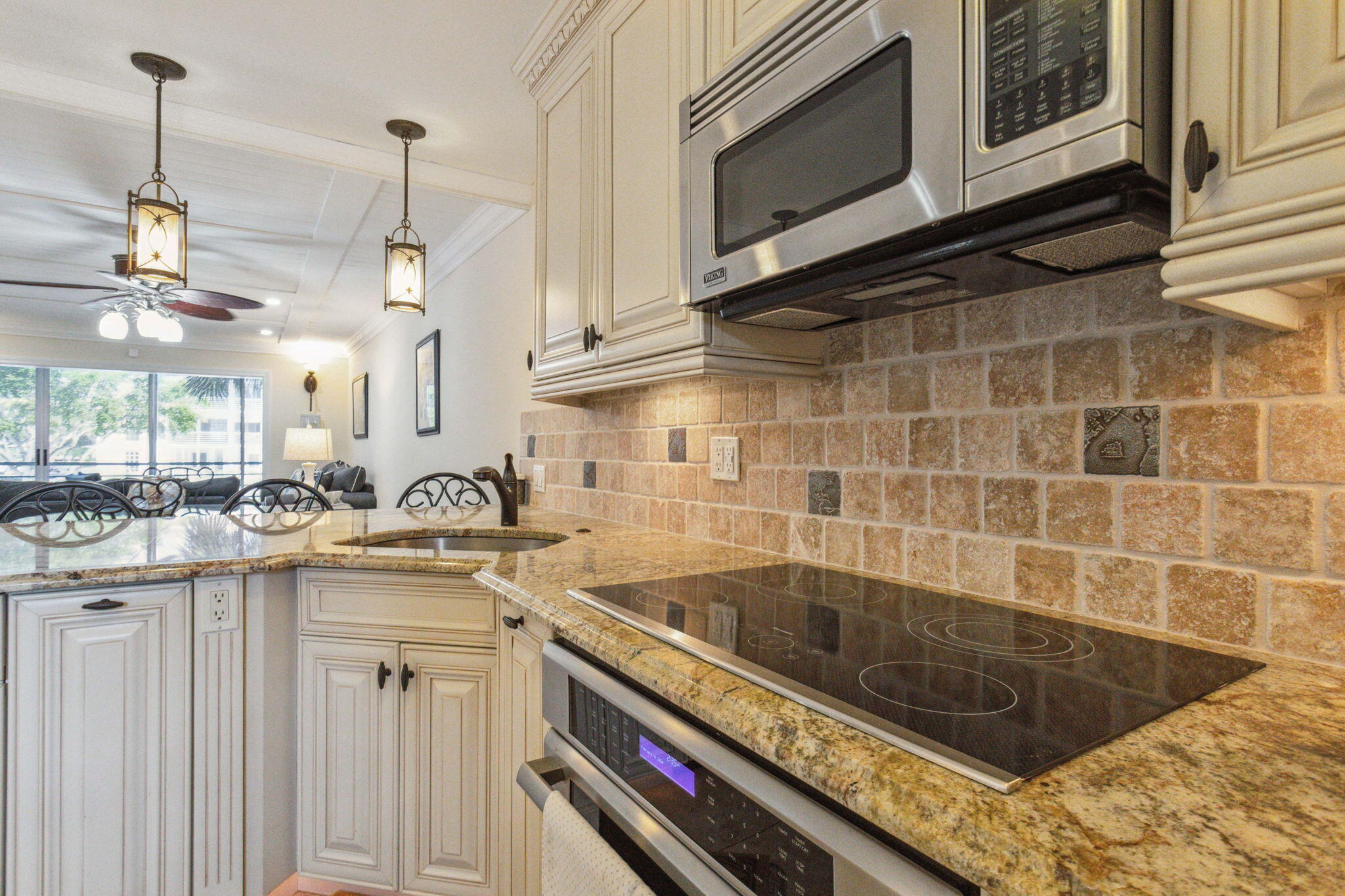 5900 NE 7th Avenue 204s